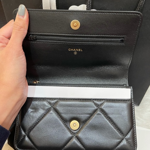 Chanel 19 wallet on chain - Picture 4 of 11